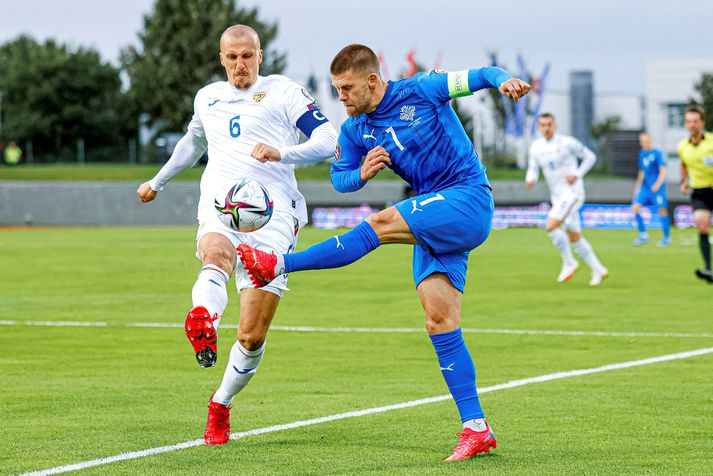 Jóhann Berg Guðmundsson hefur verið lykilmaður í íslenska landsliðinu um langt árabil en mun ekki taka slaginn gegn Vlad Chiriches og félögum í rúmenska landsliðinu annað kvöld.