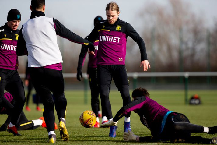 Birkir Bjarnason æfir meira með Villa en hann spilar með liðinu.