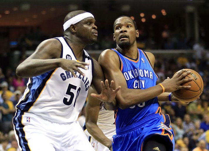 Kevin Durant sækir að Zach Randolph í Memphis í nótt.