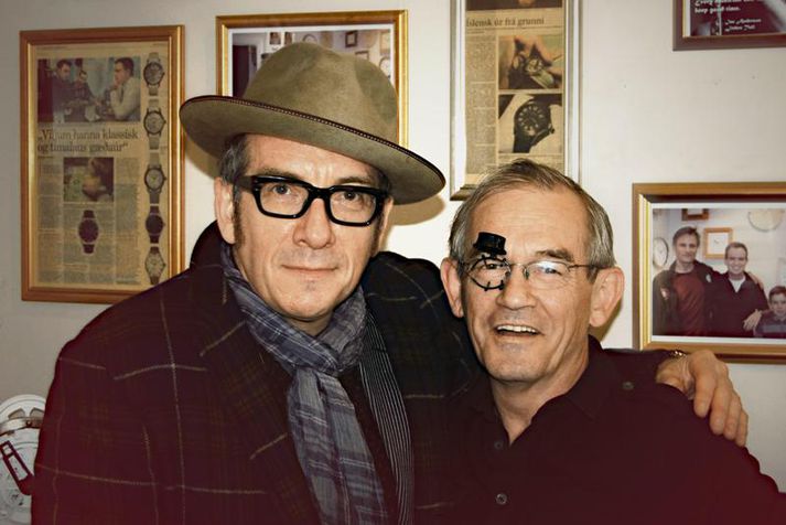 Elvis Costello og Gilbert á góðri stundu.