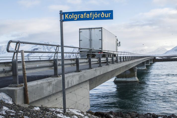 Ef tæknilega mögulegt vilja heimamenn loka leið síldarinnar undir brúna.