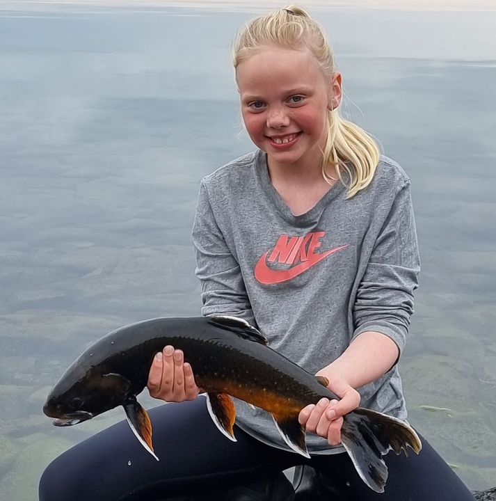 Jan Marín Finnsdóttir fékk þessa flottu bleikju við Arnarfell í fyrradag.