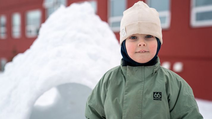 Antoni Mána Mester leiðist sko ekki að byggja snjóhús.