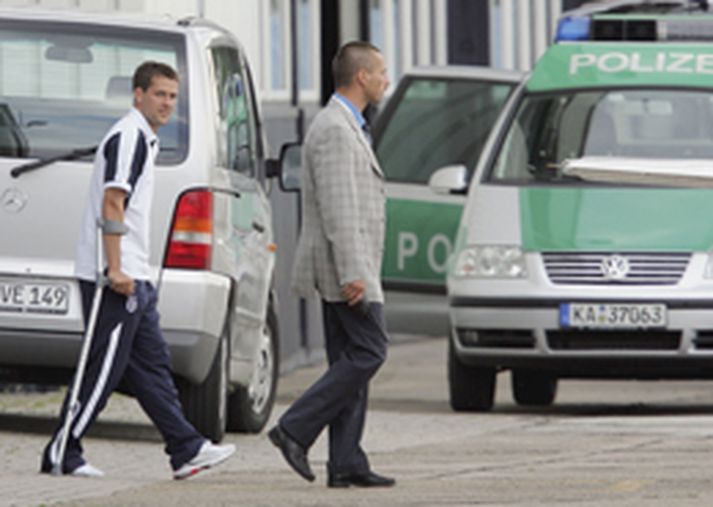 Michael Owen gengur ekki lengur um með hækjur, en má ekki sparka í bolta.