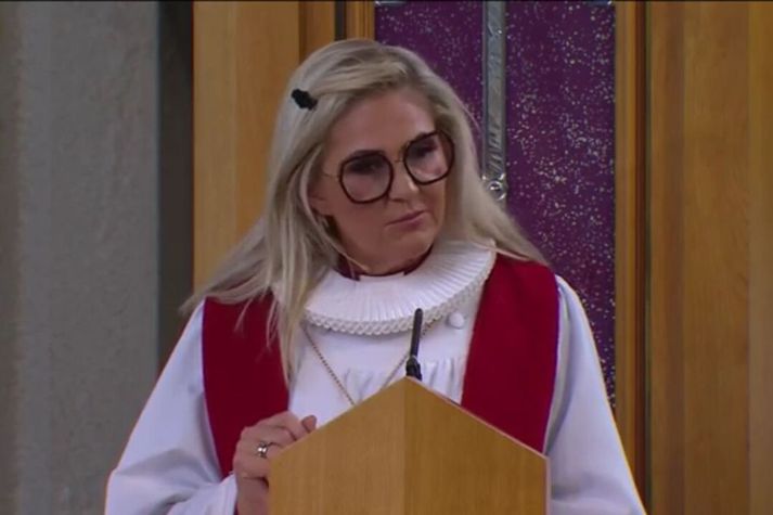 Guðrún Karl Helgudóttir við biskupsvígsluna í Hallgrímskirkju í dag.