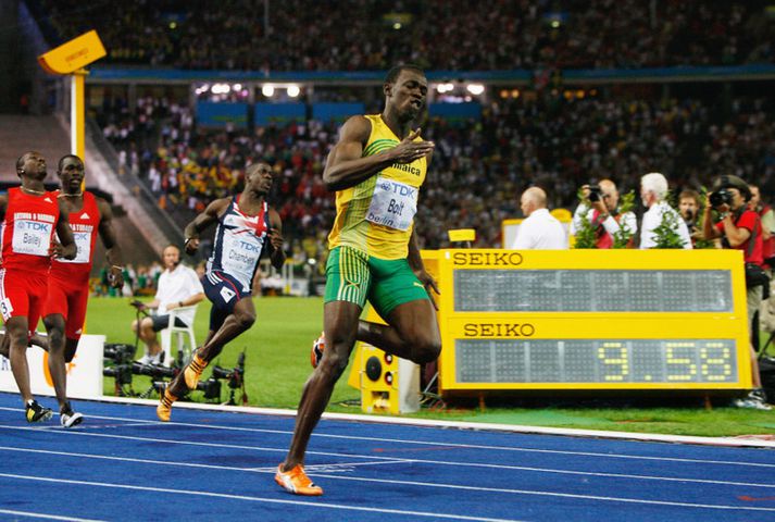 Usain Bolt á heimsmetið í 100 metra hlaupi frá því í Berlín árið 2009.