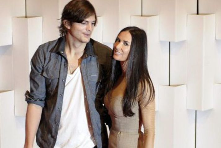 Búið spil Hjónabandi Ashtons Kutcher og Demi Moore er lokið vegna þess að leikarinn hélt ítrekað framhjá eiginkonu sinni. Nordicphotos/getty