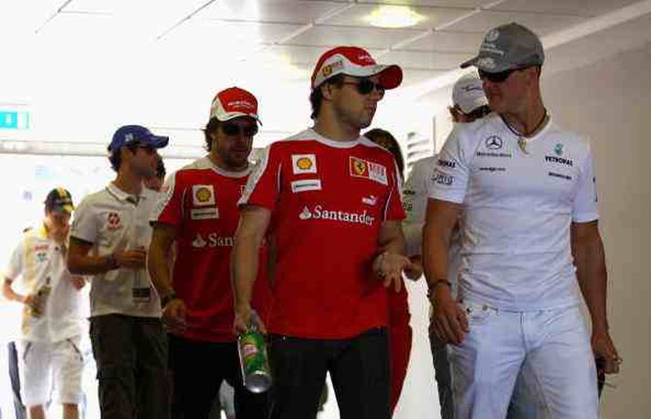 Michael Schumacher á röltinu með Felipe Massa, gömlum liðsfélaga frá Ferrari.