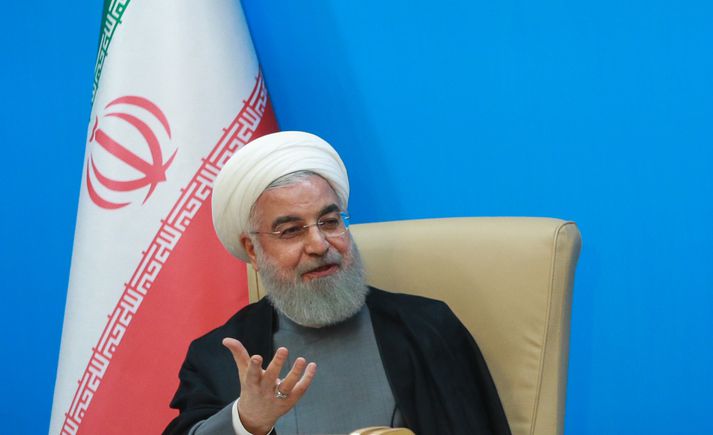 Rouhani forseti segir tilgangslaust af Bandaríkjamönnum að beita Khamenei æðstaklerk refsiaðgerðum.