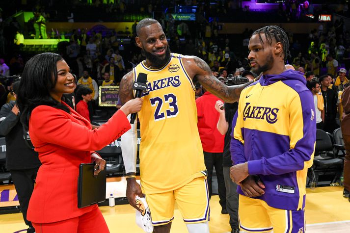 LeBron James hefur átt góða leiki undanfarið á meðan Bronny James spilaði sinn fyrsta leik í G-deildinni.