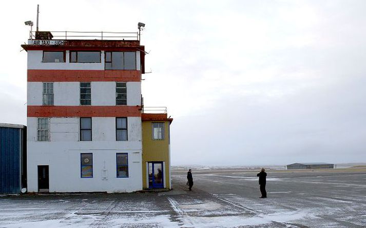 Gamli flugturninn Auk flugmálayfirvalda hefur umhverfissvið Reykjavíkurborgar lagt til að flugturninn verði fjarlægður í þágu flugöryggis en húsafriðunarnefnd er á öðru máli.
Fréttablaðið/Teitur