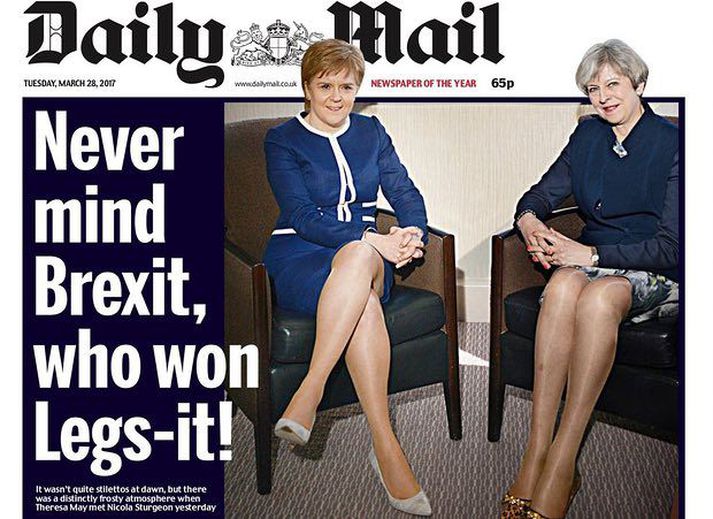 Þær Nicola Sturgeon og Theresa May prýða forsíðu Daily Mail í dag en margir eru ósáttir við framsetninguna.