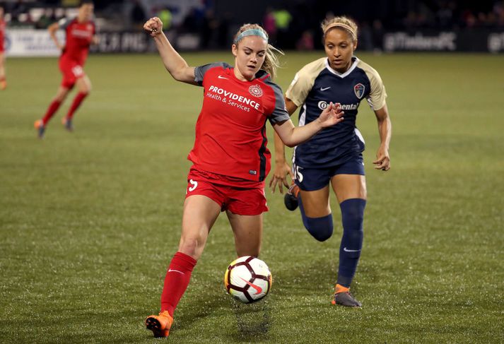 Hinkle (t.h.) spilar með North Carolina Courage í bandarísku NWSL deildinni