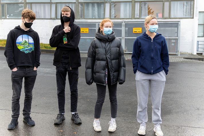 Birkir Hrannar, Gunnar, Kristrún og Kristín Svanborg þreyttu próf á fyrsta degi í breyttu skólahaldi. Gríman þvældist ekkert fyrir þeim. 