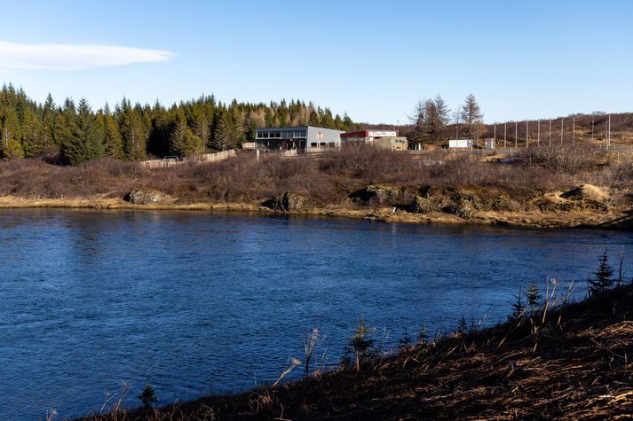 Áreksturinn varð á Biskupstungnabraut, skammt frá Þrastalundi.