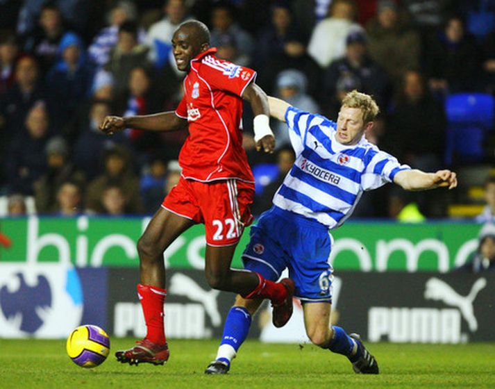 Sissoko í baráttu við Brynjar Björn Gunnarsson, leikmann Reading.