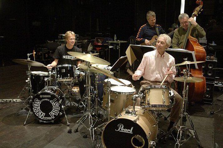 Hér er Søren Frost að æfa með stórsveit danska ríkisútvarpsins, ásamt Charlie Watts, trommuleikara Rolling Stones.