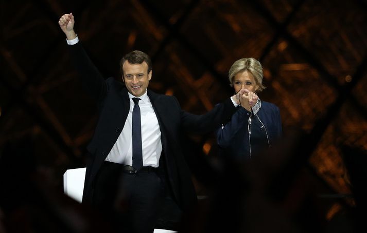 Emmanuel Macron var sigri hrósandi í gær.