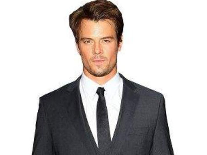 Josh Duhamel ætti að læra mannasiði.