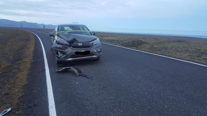 Bifreiðin hefur verið á veginum síðan rétt eftir klukkan tvö í dag.