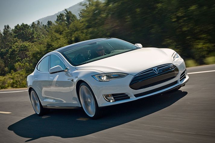 Tesla Model S P85D.