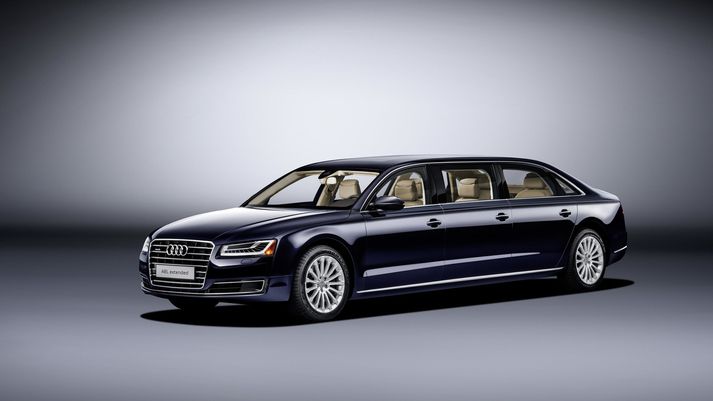 Audi A8L af lengri gerðinni.