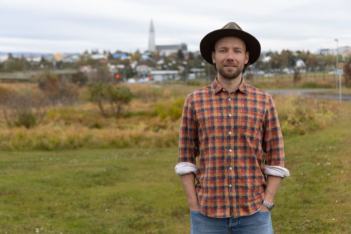 Geoffrey Stekelenburg, stofnandi Neurotic, segir fjárfesta bara ósköp venjulegt fólk og það hafi hann fattað á speed-deiti með þeim. Geoffrey elskar Ísland, seldi íbúðina sína í Amsterdam árið 2018, sagði upp vellaunaðri vinnu og flutti til Íslands.