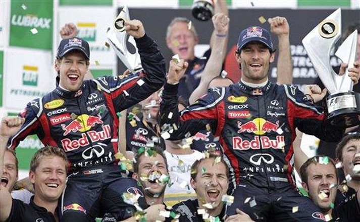 Sebastian Vettel og Mark Webber fagna árangri sínum í Brasilíu í dag.