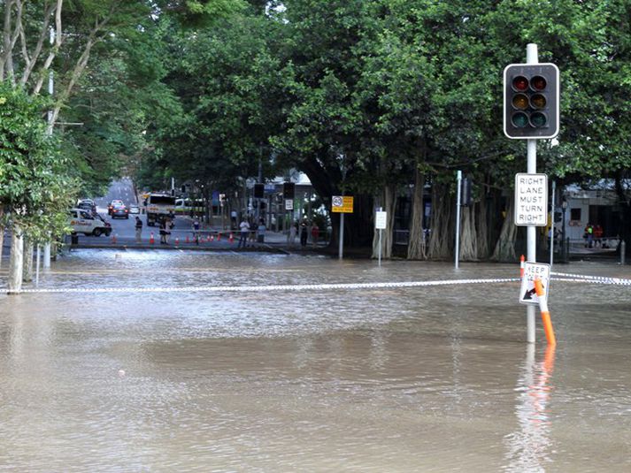 Flóðin í Queensland ollu gríðarlegu tjóni og tugir fórust.