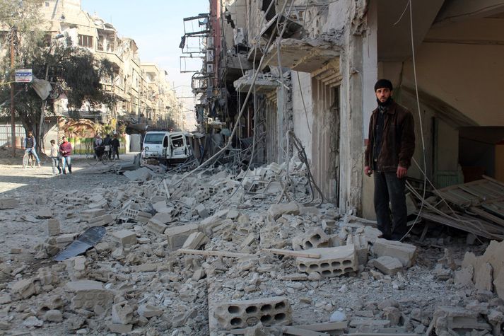 Douma er í rúst eftir linnulausar loftárásir Assad-liða. Nordicphotos/AFP