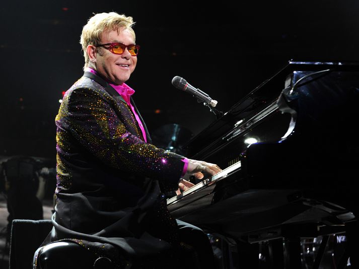 Elton John er ötull baráttumaður fyrir réttindum hinsegin fólks.