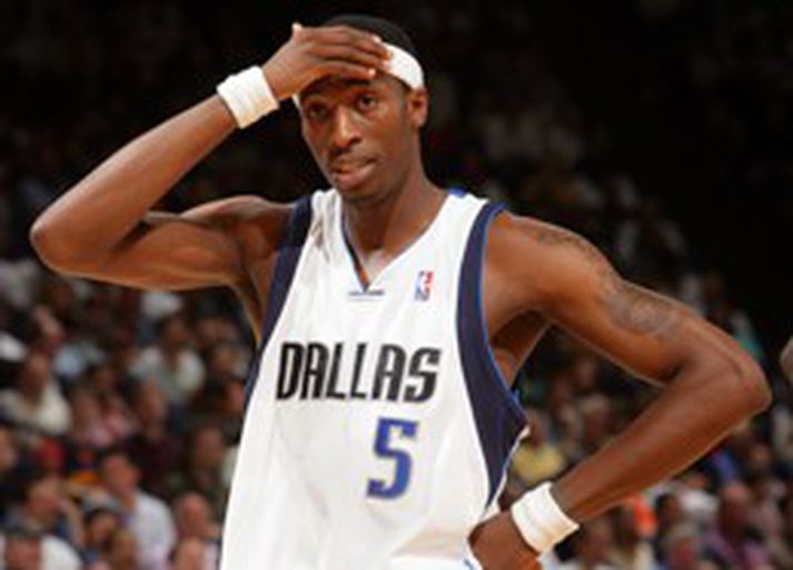 Josh Howard og félagar í Dallas þurftu að sætta sig við sjaldgæft tap í nótt