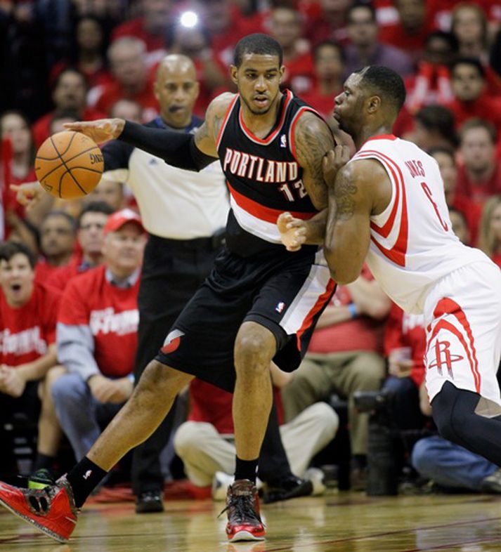 Leikmenn Houston Rockets áttu fá svör við LaMarcus Aldrigde í nótt.