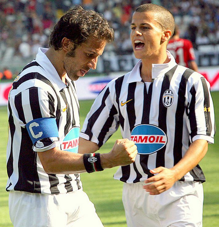 Sebastian Giovinco fagnar hér marki með Alessandro Del Piero í leik með Juventus í vor.