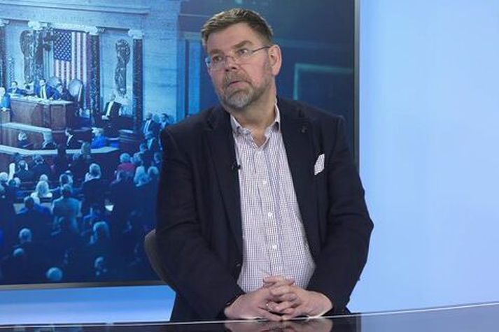 Jón Bjarki Bentsson, aðalhagfræðingur Íslandsbanka, segir tollastríð hafið og óljóst hver áhrifin verði á Ísland.