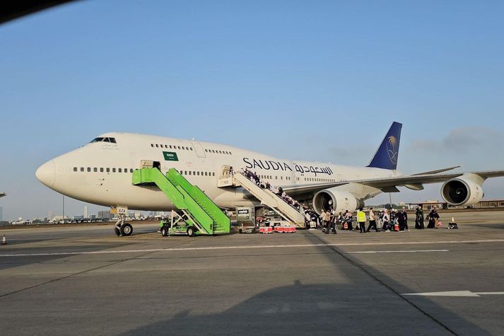 Síðasta Boeing 747-farþegaþota Air Atlanta á flugvellinum í Jedda í Sádí-Arabíu í sumar. Pílagrímar á heimleið til Indónesíu ganga um borð.