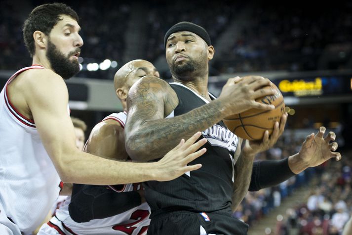 DeMarcus Cousins héldu engin bönd í nótt.