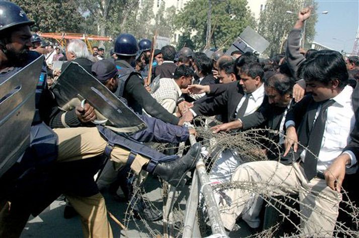 Óeirðirnar í Pakistan hafa nú staðið í viku.