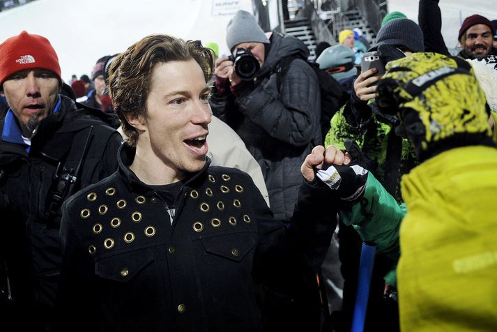 Shaun White fagnar sigri um helgina.