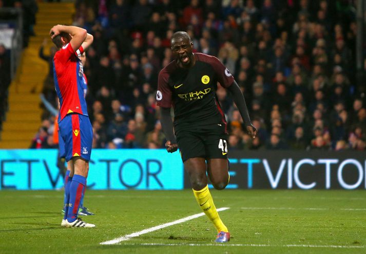 Yaya Toure fagnar um helgina.