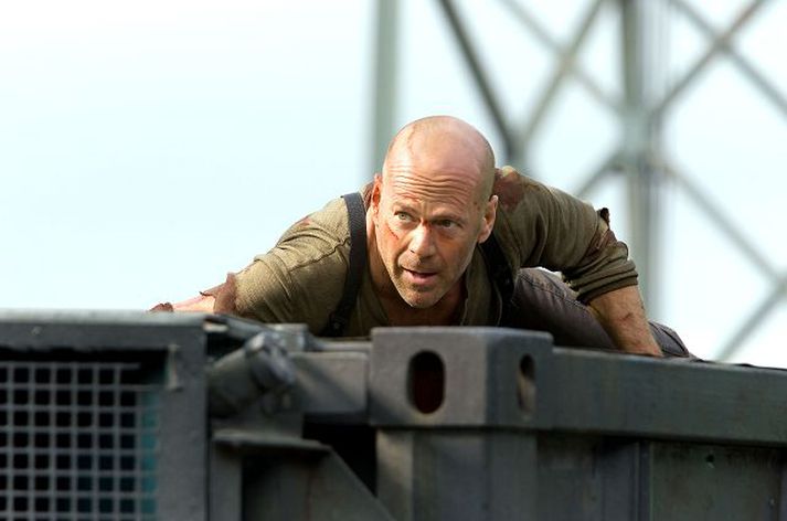 Bruce Willis varð ofurstjarna á einni nóttu eftir að fyrsta myndin um lögreglumanninn John McClane var frumsýnd fyrir tuttugu árum.
