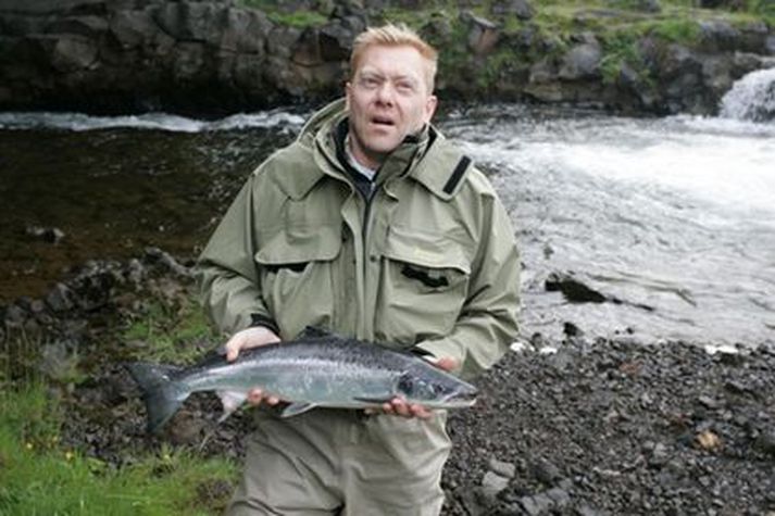 Það tók Jón 5 mínútur að landa Maríulaxinum á síðasta ári þegar Laxveiði í Elliðaánum hófst. Þetta var fyrsti lax Jóns, en hann sagðist aðeins einu sinni hafa farið í laxveiði áður. Jón mun ekki spreyta sig við veiðar á morgun en í hans stað mun Reykvíkingur ársins renna fyrir lax.