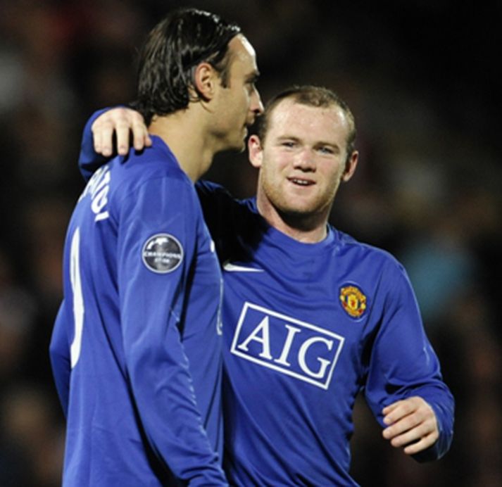 Berbatov og Rooney eru á bekknum hjá United í kvöld