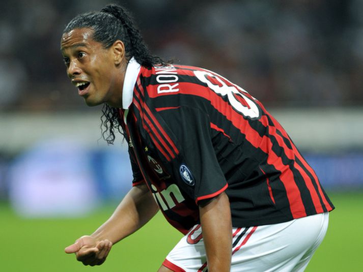 Brasilíumaðurinn Ronaldinho í leik með AC Milan.