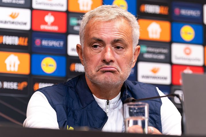 Jose Mourinho stýrir nú liði Fenerbahce en mætir sínum gömlu félögum á morgun.