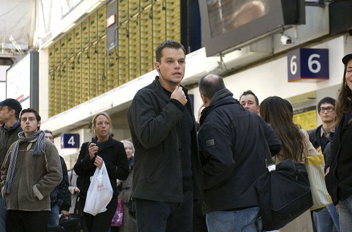 Hundeltur Jason Bourne er kominn á sporið um hvar rætur hans liggja og þá er fjandinn laus.