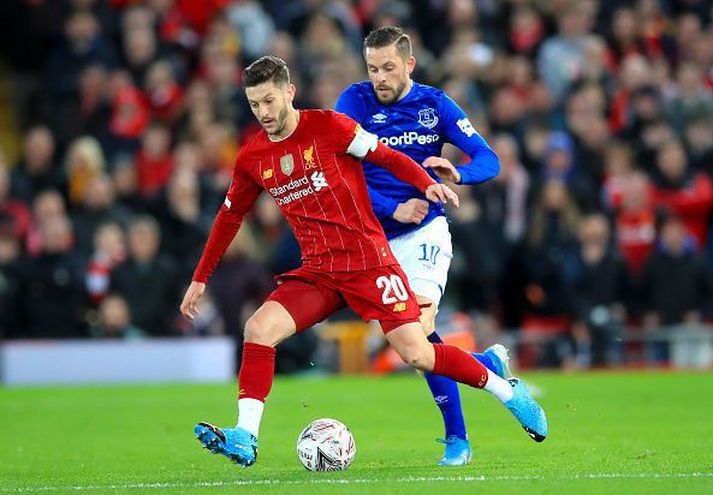 Gylfi og Adam Lallana í baráttunni í bikarleik fyrr á tímabilinu.