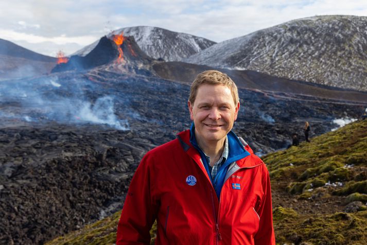 Magnús Tumi Guðmundsson prófessor í jarðeðlisfræði segir atburðarásina minna á þá sem varð fyrir eldgosið í Holuhrauni.