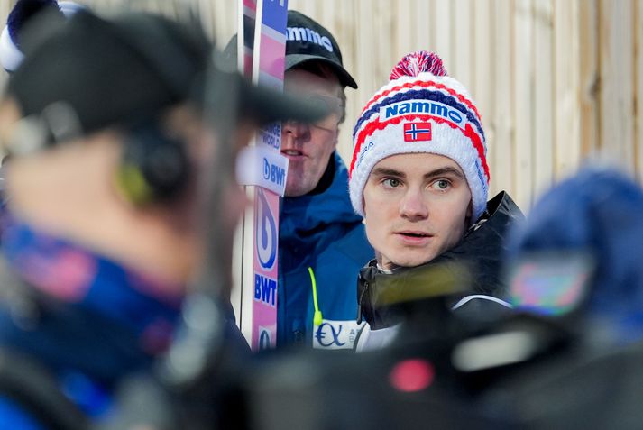 Skíðastökkvarinn Marius Lindvik var sviptur silfurverðlaunum sínum á stórum palli á HM.