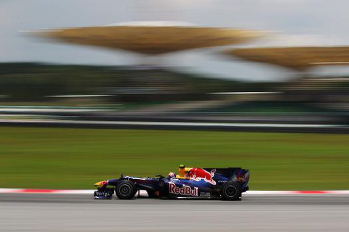 Mark Webber ók vel á Sepang brautinni og náði besta tíma á lokaæfingum og í tímatökunni.